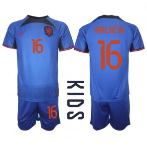 Nederländerna Tyrell Malacia #16 Bortaställ Barn VM 2022 Kortärmad (+ Korta byxor)